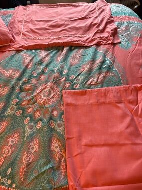 Paisley Medallion Comforter Set in Coral and Teal - Brand Unspecified